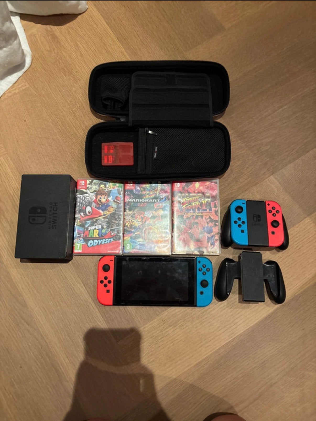 Nintendo Switch + 5 games + extra Joy-Cons, Spelcomputers en Games, Spelcomputers | Nintendo Switch, Ophalen of Verzenden, Zo goed als nieuw