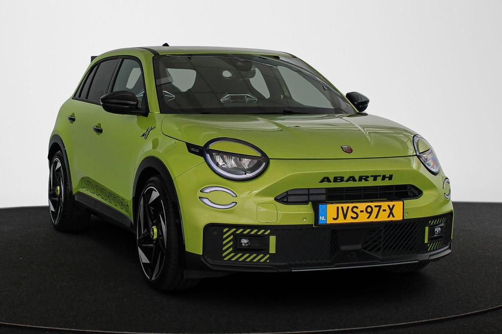 Abarth 600e Scorpionissima 54 kWh Stoel-Voorruitverwarming K, SUV of Terreinwagen, 345 min, Voorwielaandrijving, Automaat