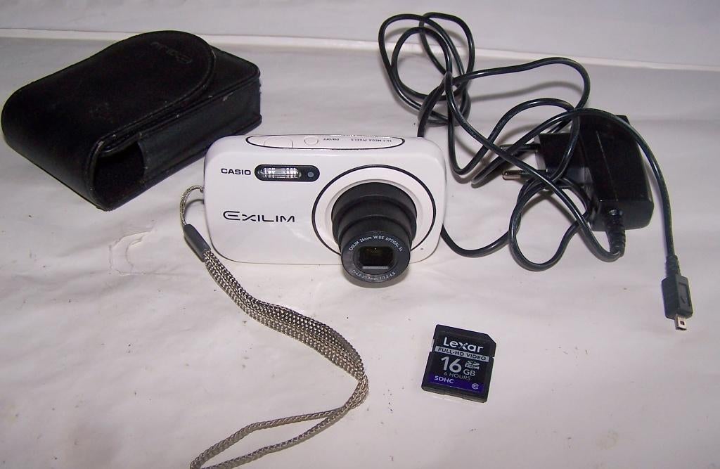 Mooie Casio Exilim EX Z32 met oplader, hoes en 16gb sd-kaart, Compact, Ophalen of Verzenden, Zo goed als nieuw, 16 Megapixel