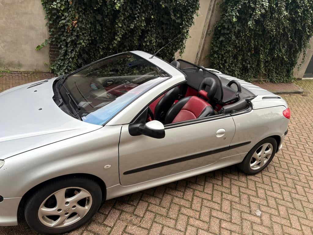Peugeot 206 1.6 16V CC 2002 Grijs, Auto's, Cabriolet, Leder, Overige kleuren, Handgeschakeld