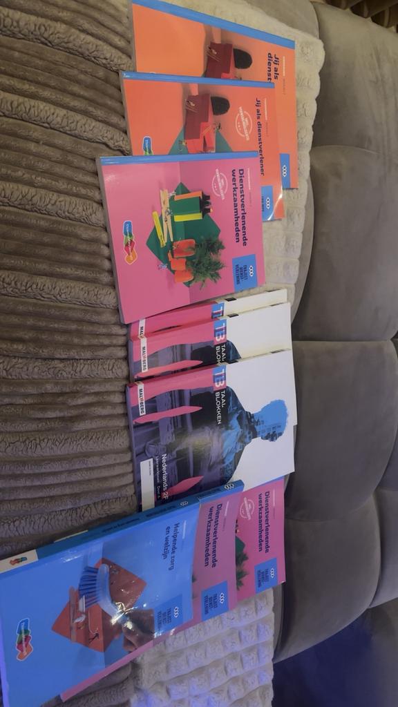 Nieuwe MBO / ROC studieboeken – Dienstverlening & Nederlands, Ophalen, Beta, Nieuw, MBO