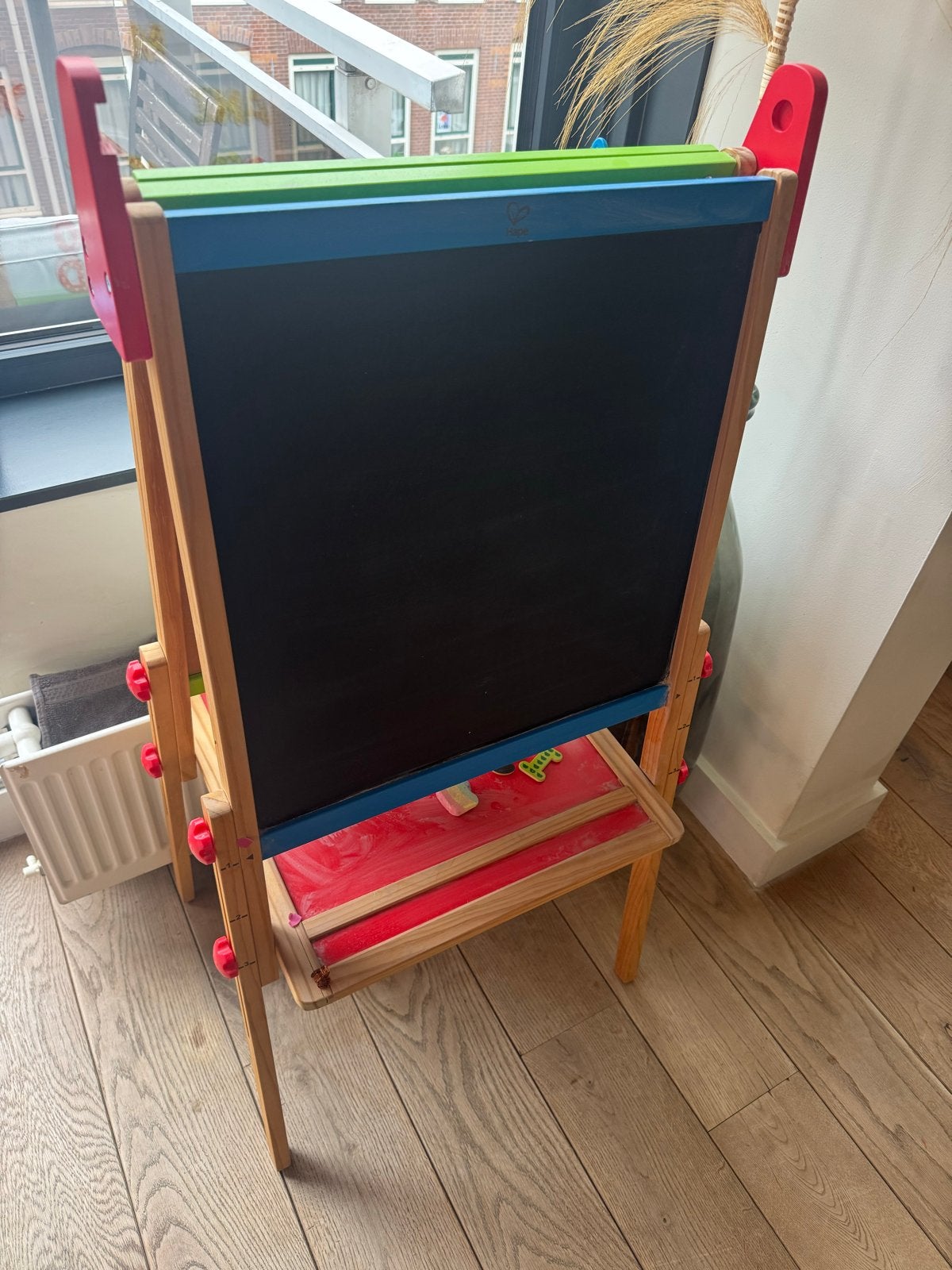 Hape Houten Tekenbord / Schoolbord met Magnetisch Whiteboard, Kinderen en Baby's, Ophalen, Zo goed als nieuw, Knutselen