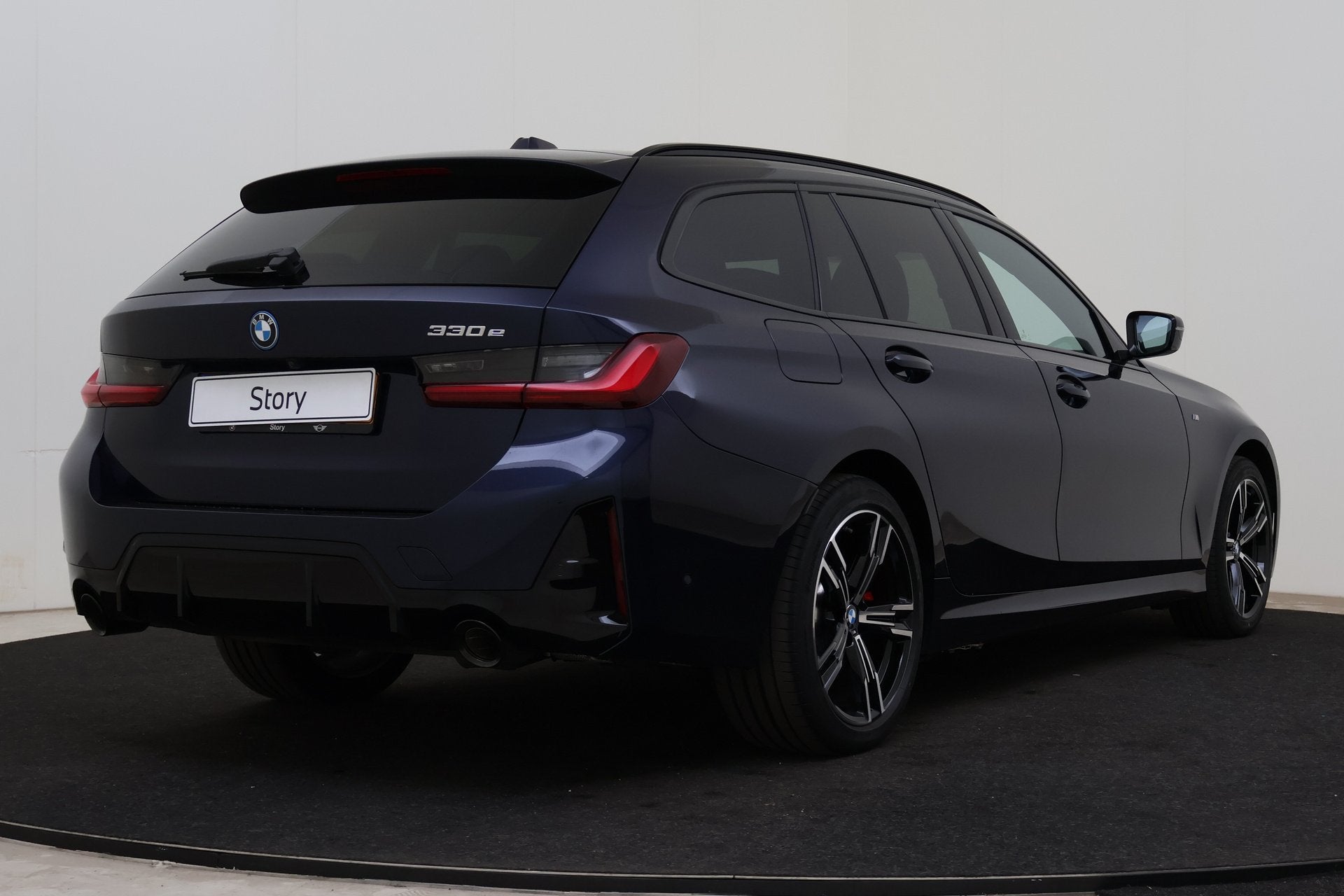 BMW 3 Serie Touring 330e M Sport Automaat / Sportstoelen / A, Auto's, Achterwielaandrijving, Gebruikt, 4 cilinders, Met garantie (alle)