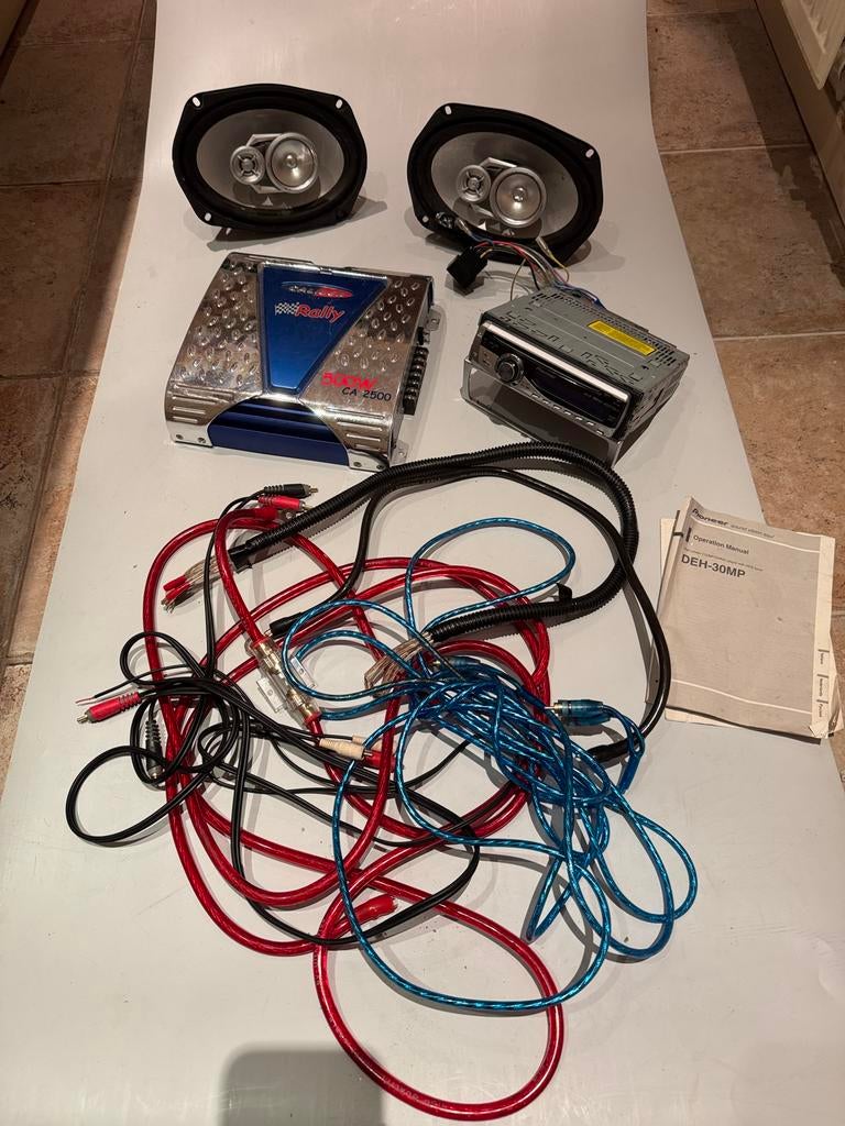Auto audio set: Pioneer radio, Caliber versterker, speakers, Auto diversen, Ophalen, Gebruikt
