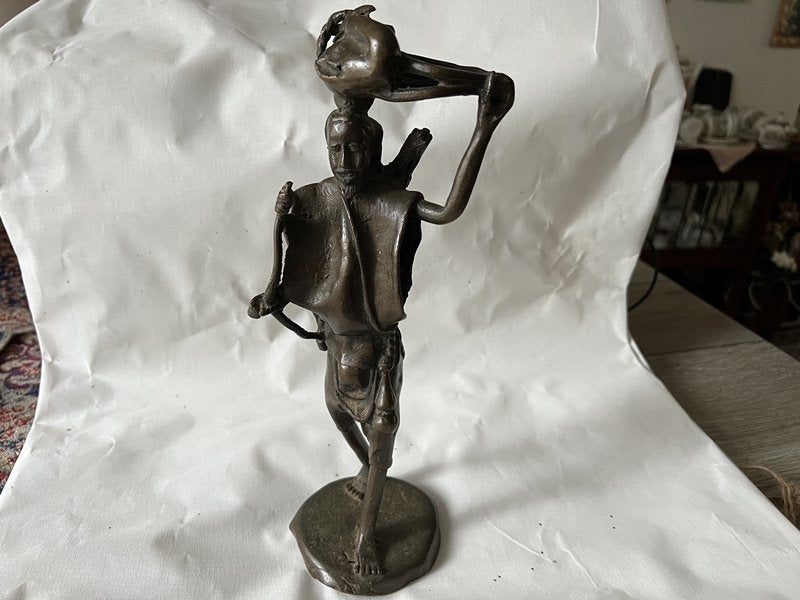 Oud Bronzen Beeld. Jager met een geschoten gems op zijn hoof, Antiek en Kunst, Kunst | Beelden en Houtsnijwerken, Beeld, Europa