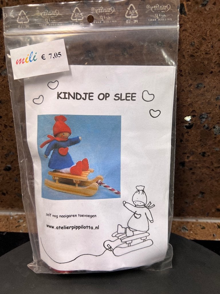 Kindje op slee, Viltpakket, Hobby en Vrije tijd, Ophalen of Verzenden, Nieuw, Figuurtje(s), Wolvilt