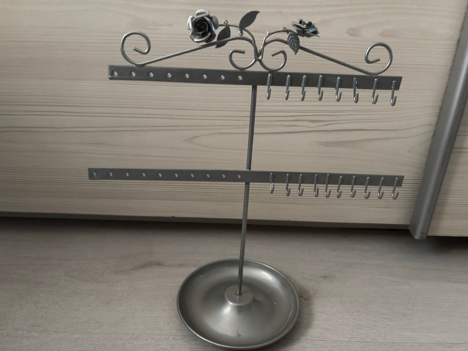 Metalen sieradenstandaard met roosjes - 30x25 cm, Sieraden, Tassen en Uiterlijk, Ophalen, Zo goed als nieuw