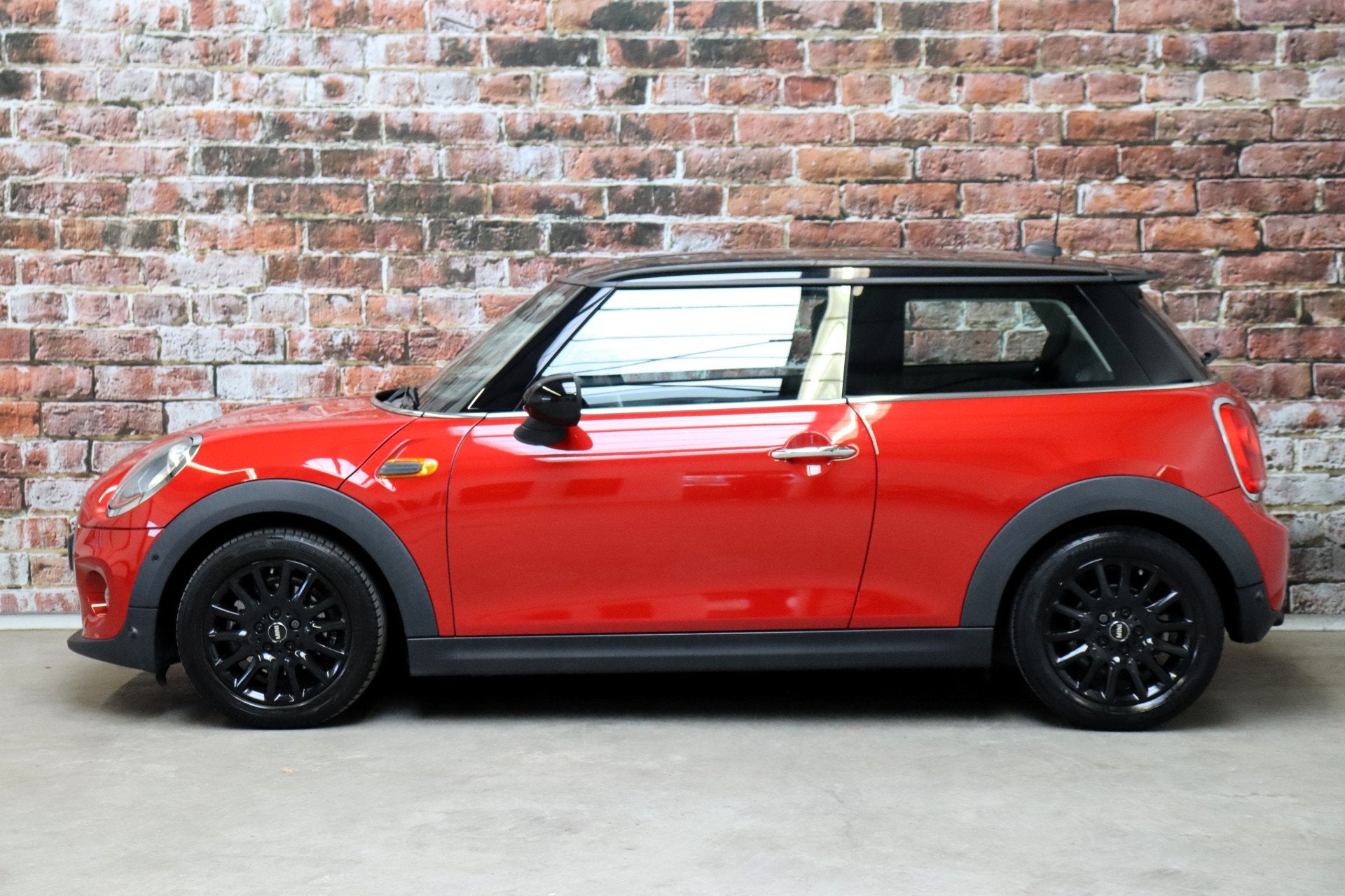MINI Hatchback Cooper Pepper Business Automaat 3 deurs / Nav, Dealer onderhouden, Gebruikt, 4 stoelen, Bedrijf
