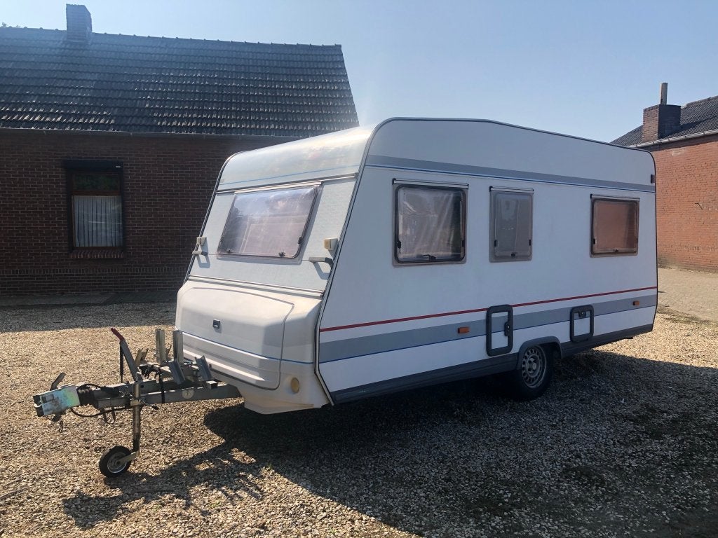 Buerstner Caravan champion Holiday 1995, Caravans en Kamperen, Caravans, Vast bed, Schokbreker, Treinzit, 750 - 1000 kg