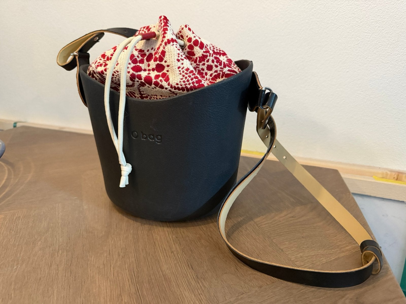 SCHOUDERTAS - O-BAG, Sieraden, Tassen en Uiterlijk, Tassen | Damestassen, Ophalen of Verzenden, Zo goed als nieuw, Zwart, Schoudertasje