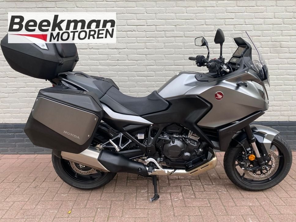 HONDA NT 1100 (bj 2024) 6,577 km NT1100 schakel / Kofferset, 2 cilinders, HONDA, Motorrijbewijs A, Bedrijf