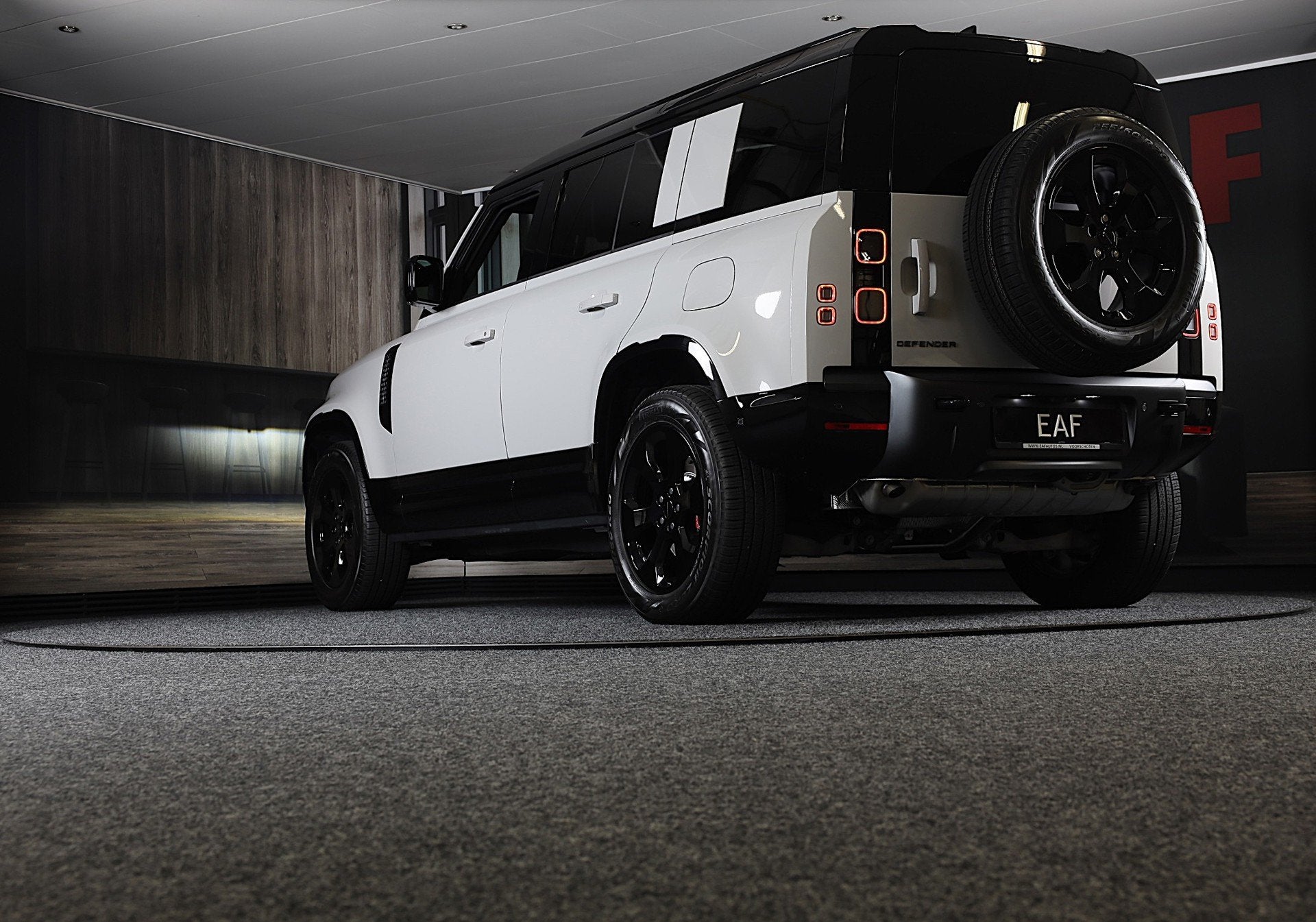 Land Rover Defender 110 2.0 P300e 110 X-Dynamic SE FACELIFT, Auto's, Automaat, Dealer onderhouden, Gebruikt, Zwart