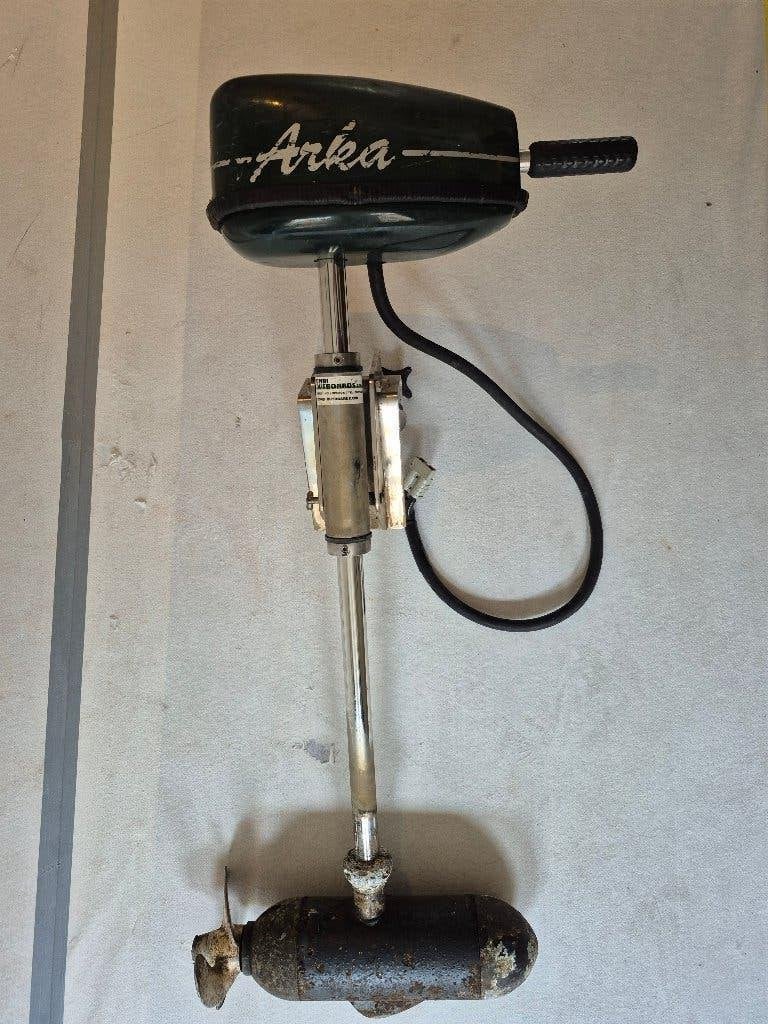 Arka 700W elektrische buitenboordmotor, Watersport en Boten, Ophalen, Gebruikt, Motor en Techniek, Zeilboot of Motorboot