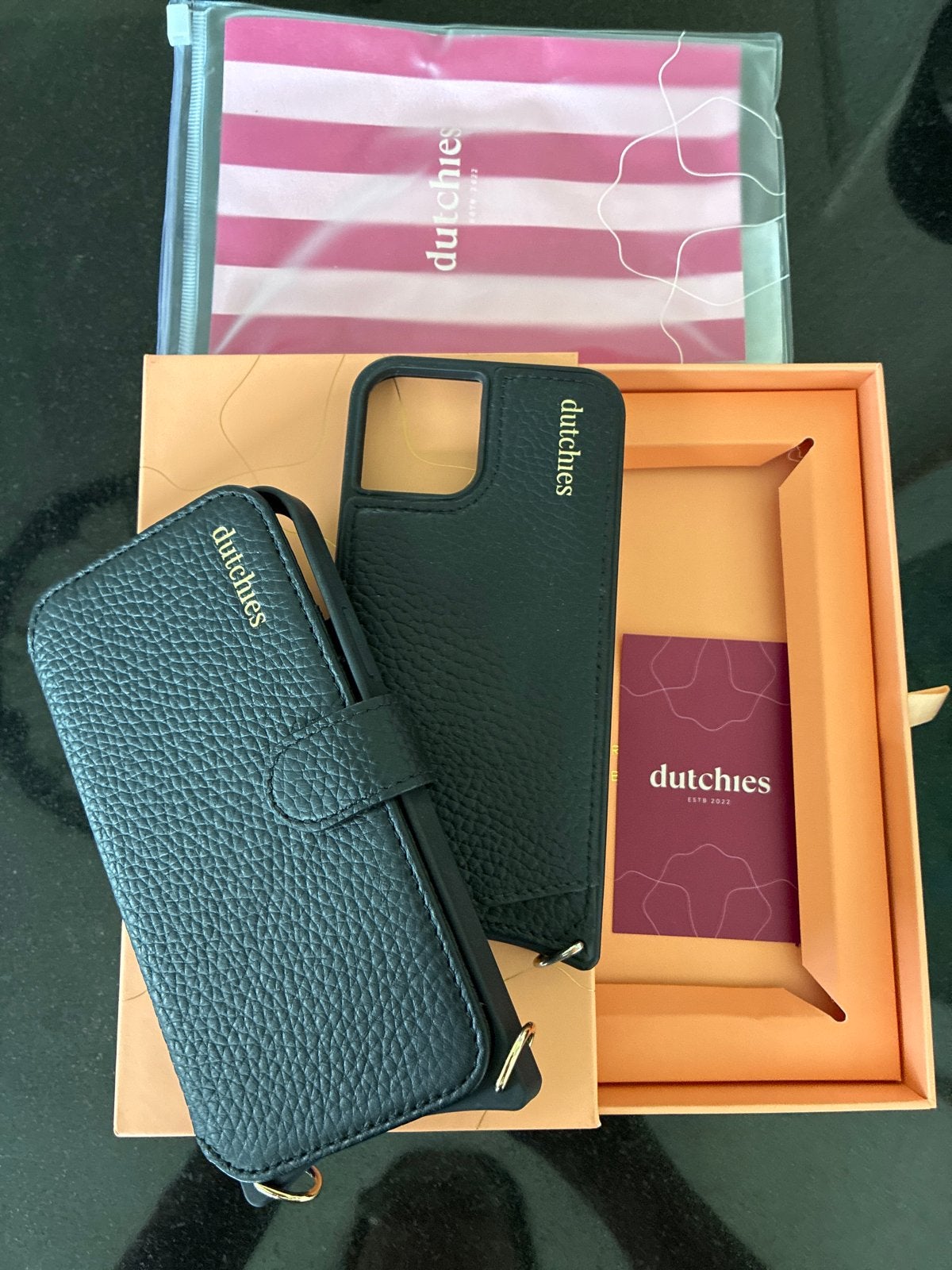 Dutchies iPhone 12/12 Pro hoesje met MagSafe en pasjeshouder, Zwart, Dutchies, Hoesje of Tasje, Ophalen of Verzenden
