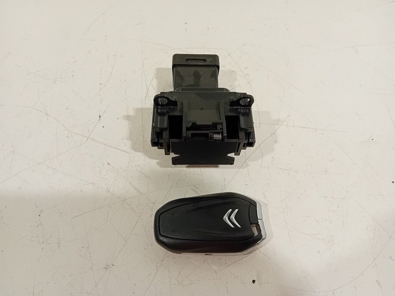 Contactslot + sleutel Citroën C4, Onderdelen@venauto.nl, Van der Ven Autorecycling B.V., Gebruikt, Ettenseweg 76, 4706 PB Roosendaal, The Netherlands