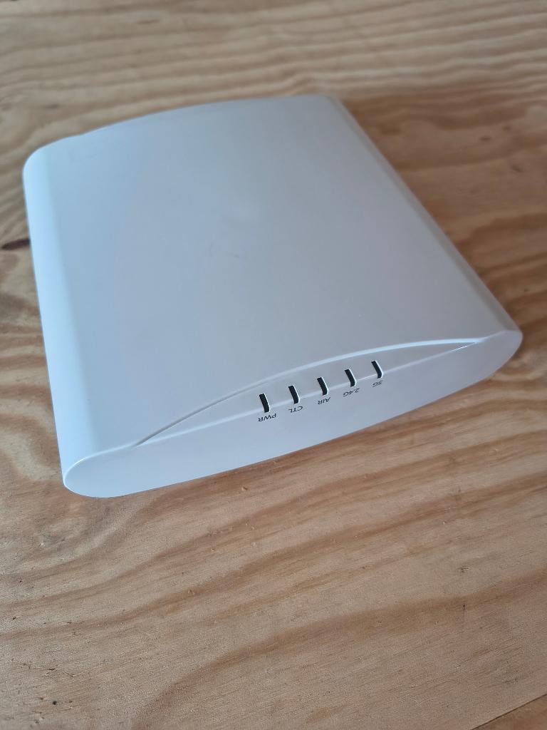Ruckus R610 Wi-Fi 5 Wave 2 3x3:3 AP - met Unleashed, Computers en Software, Ophalen of Verzenden, Gebruikt, Ruckus
