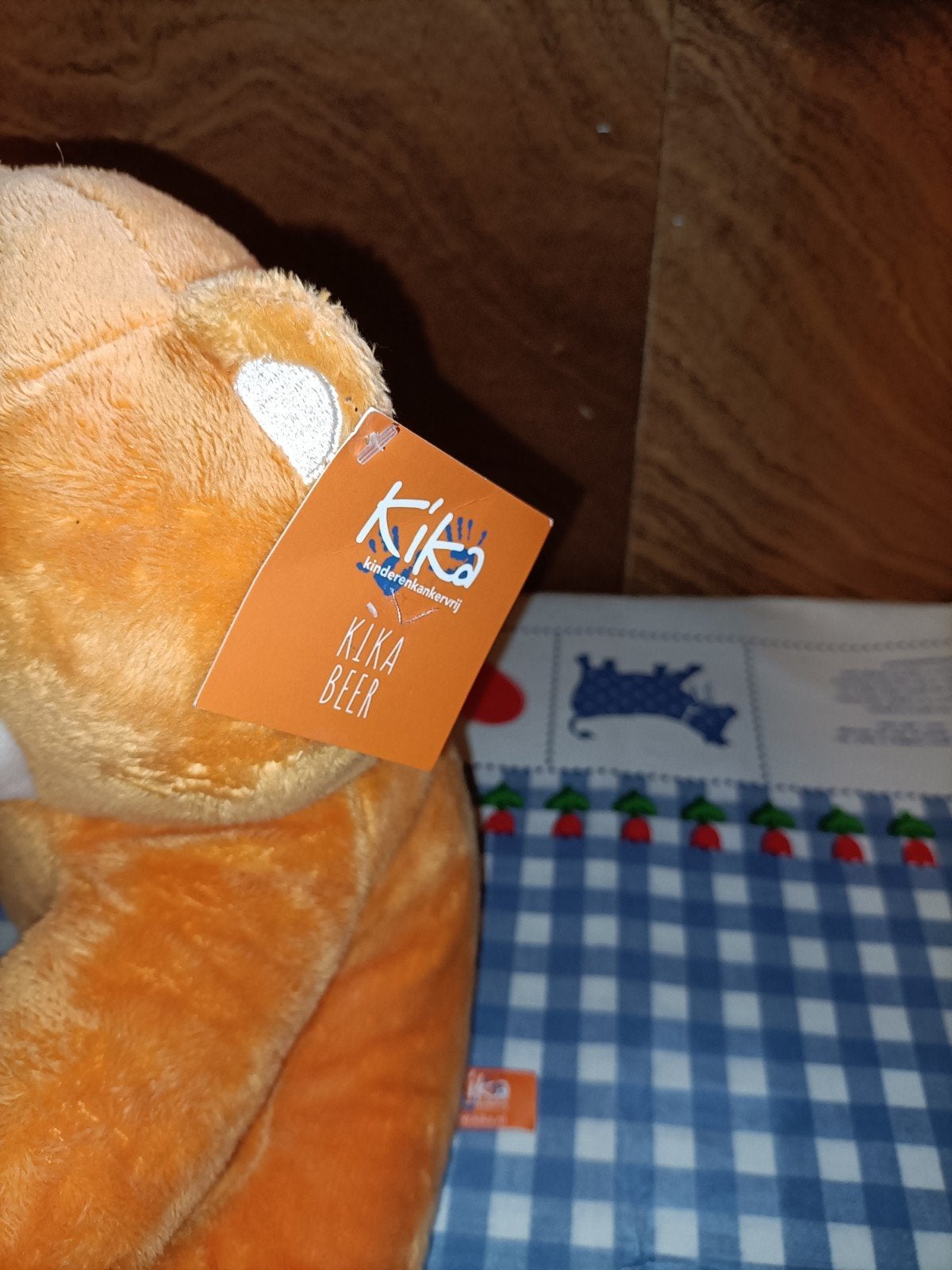 Oranje Kika beer knuffel met kaartje 25 cm, Ophalen of Verzenden, Zo goed als nieuw, Beer