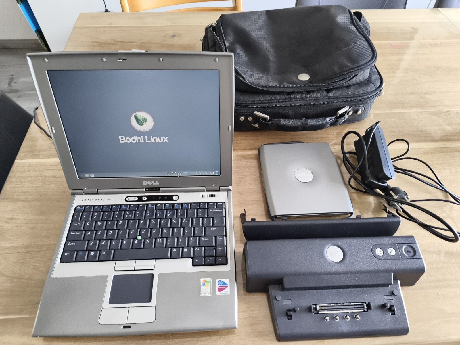 Dell Latitude D400 met CD-ROM drive en docking station, Ophalen, Gebruikt, Minder dan 2 Ghz, Dell Latitude .