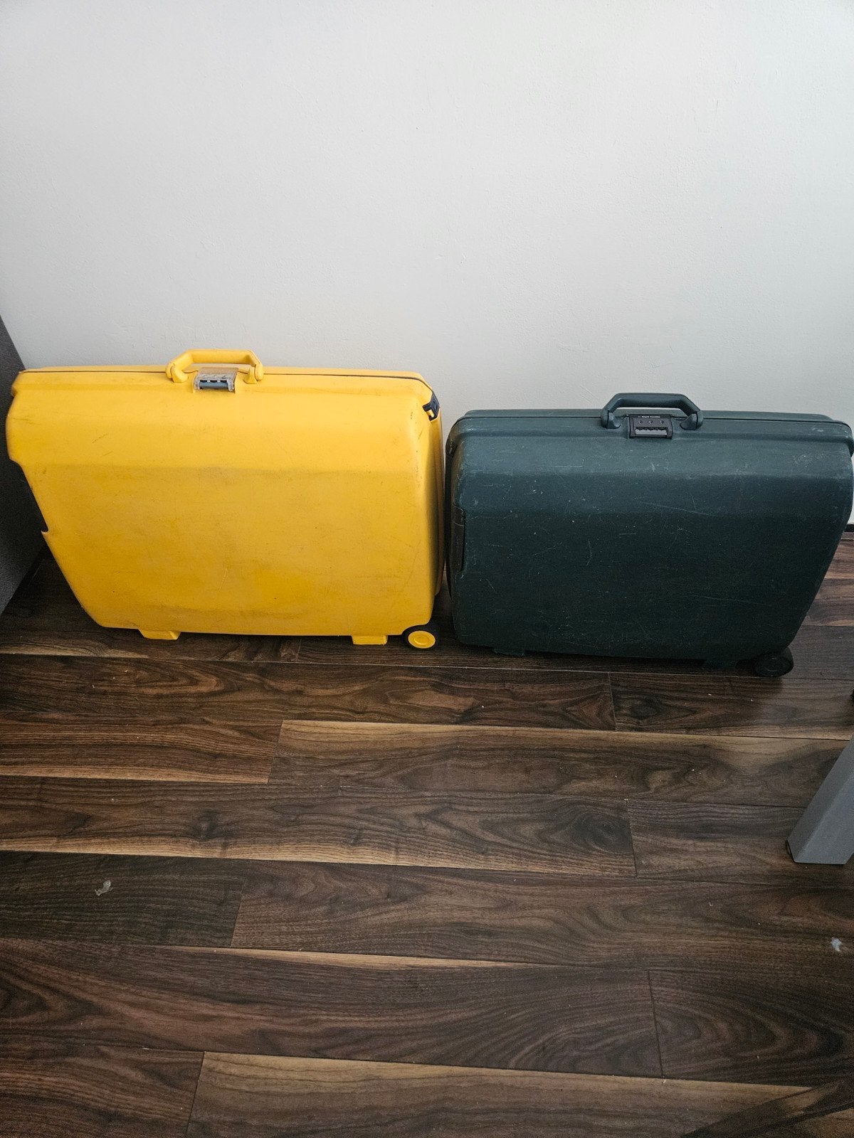 2X HARD KUNSTSTOF KOFFERS 1X ROYAL TRAVEL EN 1X SAMSONITE, Gebruikt, Hard kunststof, 70 cm of meer, 55 cm of meer