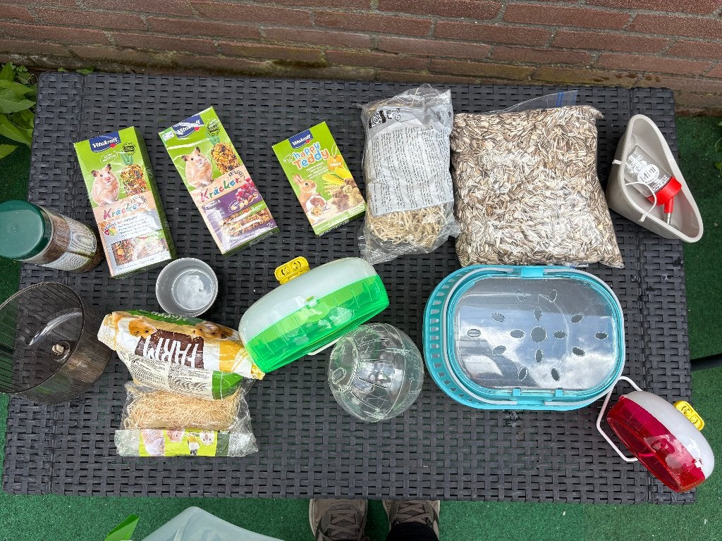 Complete hamster - kooi accessoires, speelgoed, verzorging, Dieren en Toebehoren, Ophalen, Zo goed als nieuw, Transportkoffer of -box