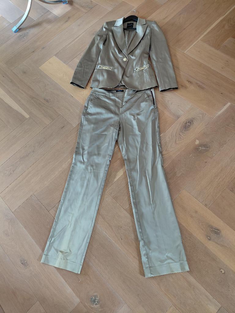 Guess broekpak, Ophalen of Verzenden, Zo goed als nieuw, Maat 38/40 (M), Onder de knie