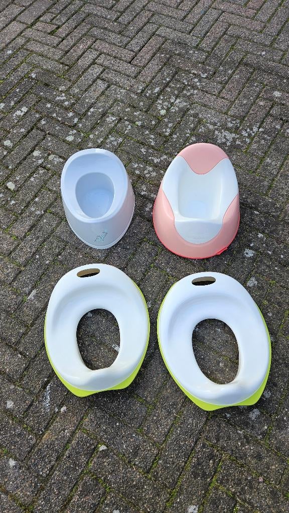 Twee potjes en twee WC-brilverkleiners, Kinderen en Baby's, Badjes en Verzorging, Ophalen, Gebruikt, Overige typen, Overige merken