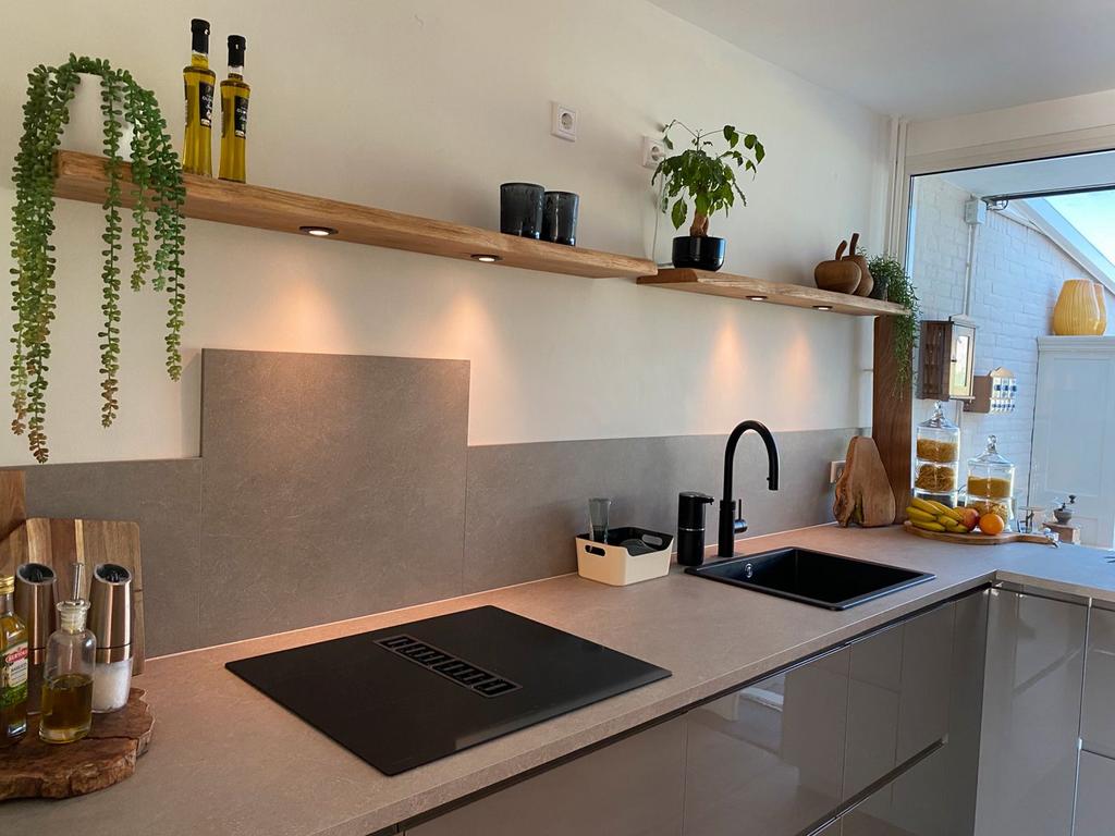 RUSTIEK Massief eiken wandplank verlichting boomstamkant, Overige kleuren, 200 cm of meer, Ophalen of Verzenden, 200 cm of meer