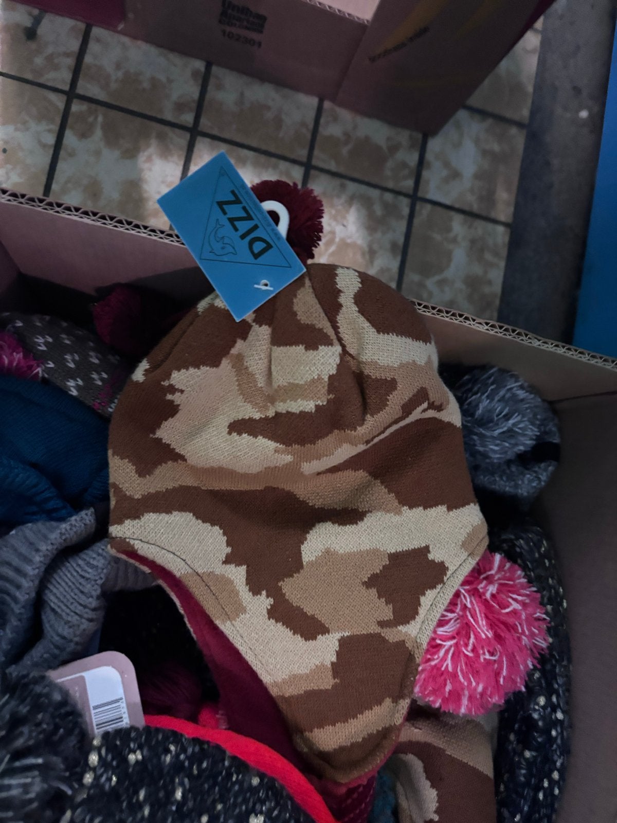 Partij  Nieuwe Wintermutsen, Ophalen, Nieuw, Maat 38/40 (M), Muts