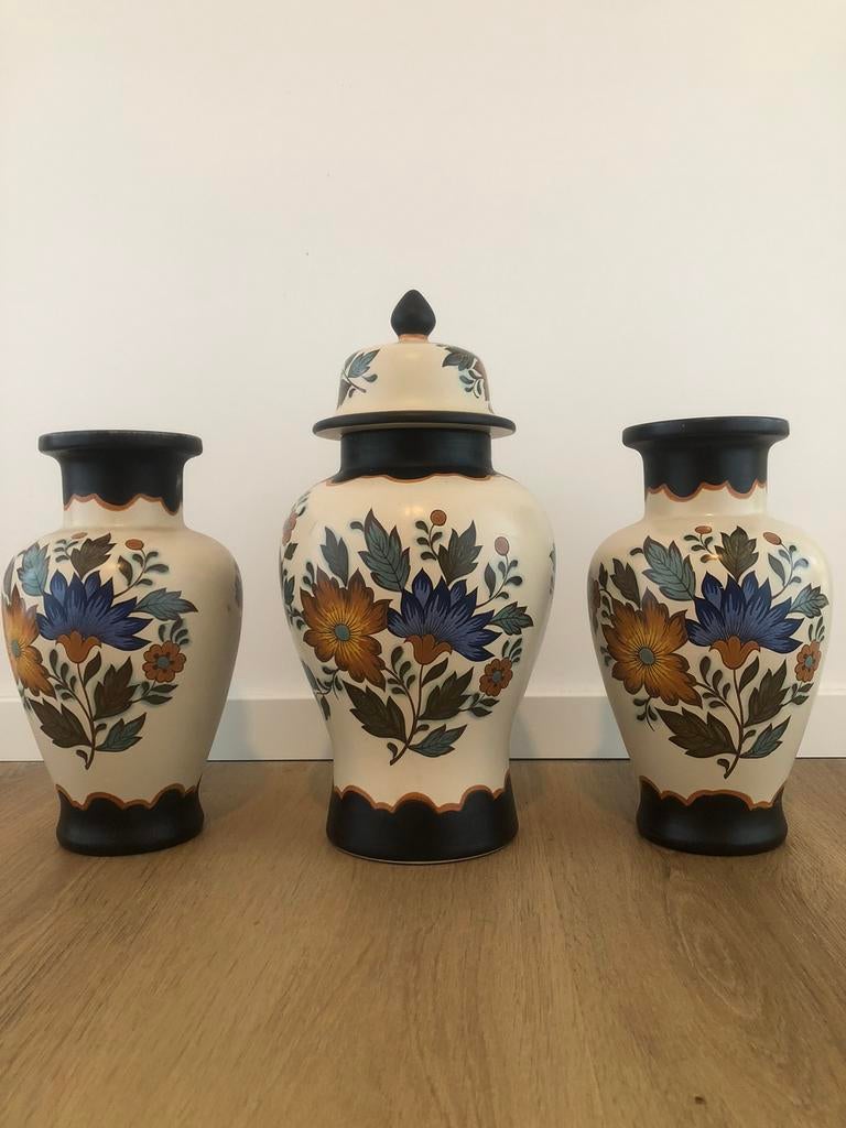 Flora Gouda Plateel - Holland Handwerk 437 en 436, Ophalen of Verzenden