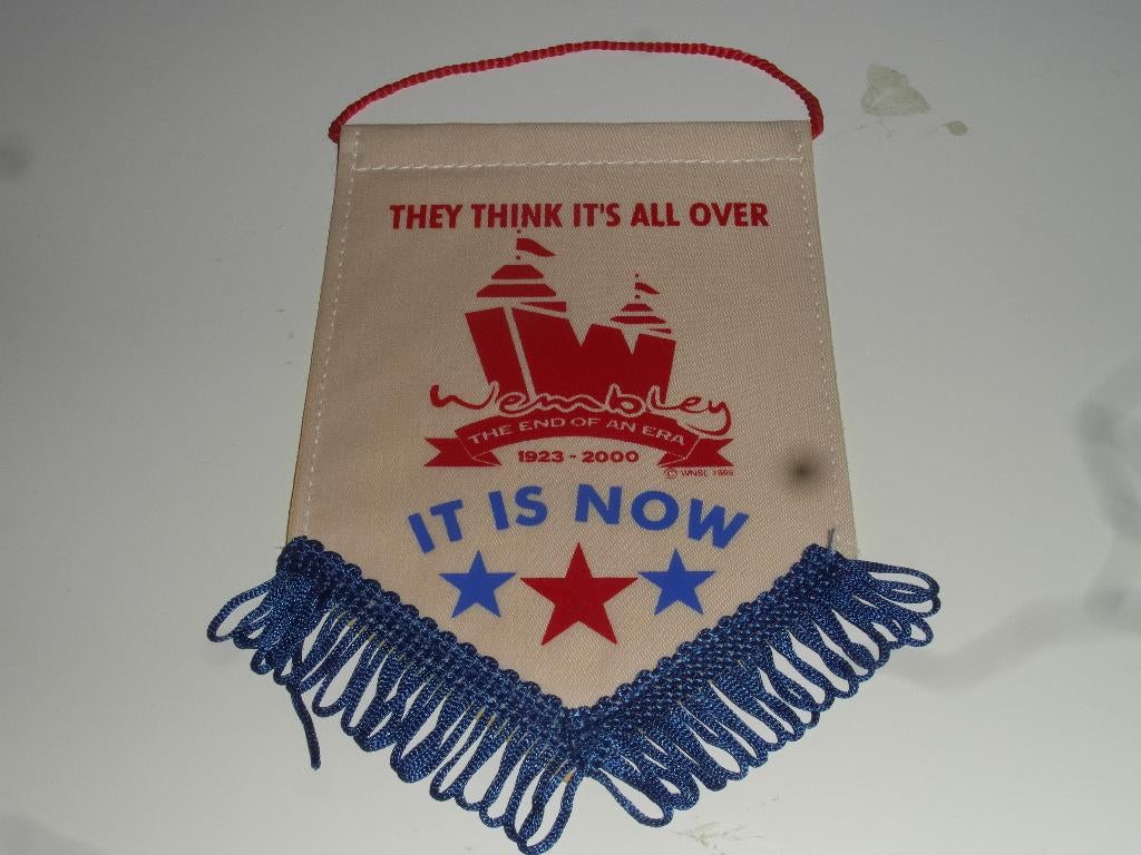 voetbal vaantje ter ere oude wembley stadion, Ophalen of Verzenden, Zo goed als nieuw, Buitenlandse clubs, Vaantje of Sjaal