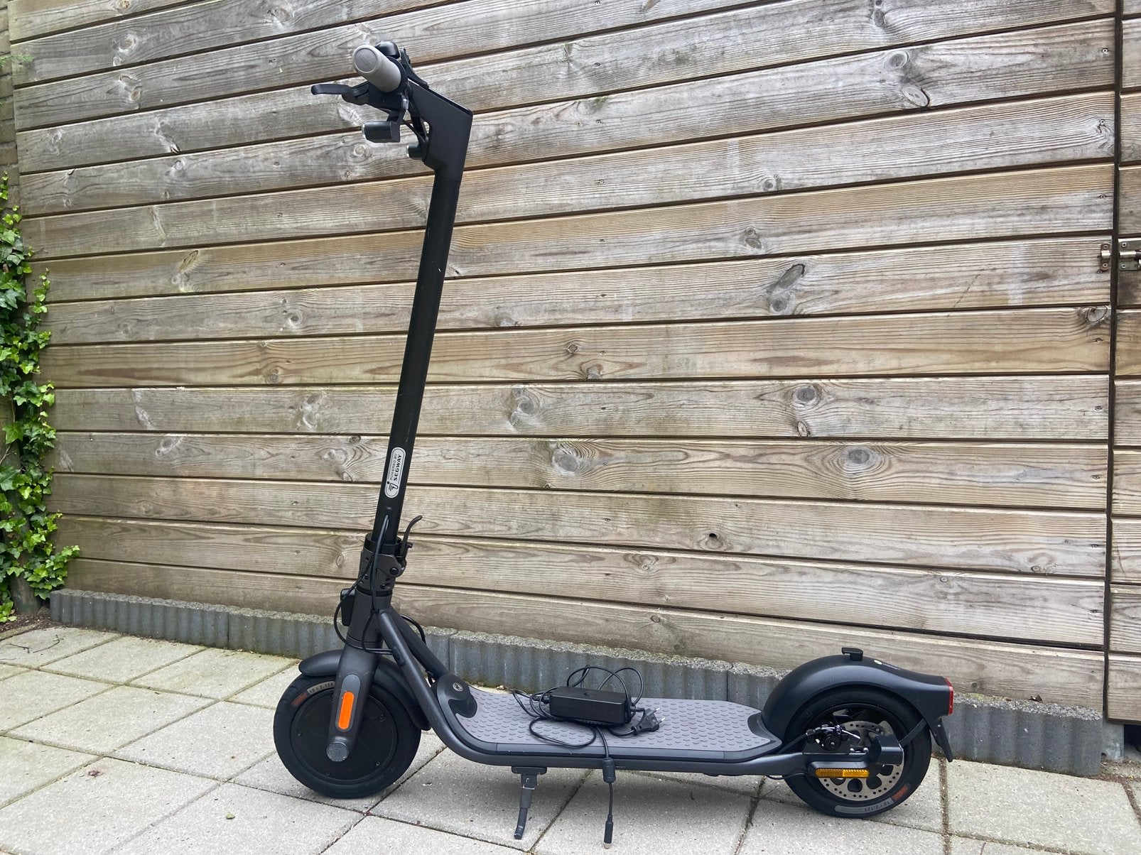 Segway ninebot f25i  elektrische step, Fietsen en Brommers, Steps, Ophalen of Verzenden, Zo goed als nieuw, Elektrische step (E-scooter)