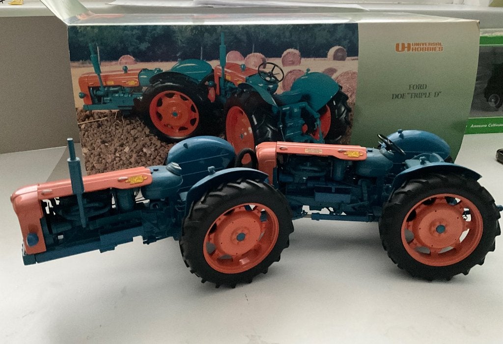 Ford doe Triple D tractor schaal 1.16, Ophalen of Verzenden, Zo goed als nieuw, Tractor of Landbouw, Universal Hobbies