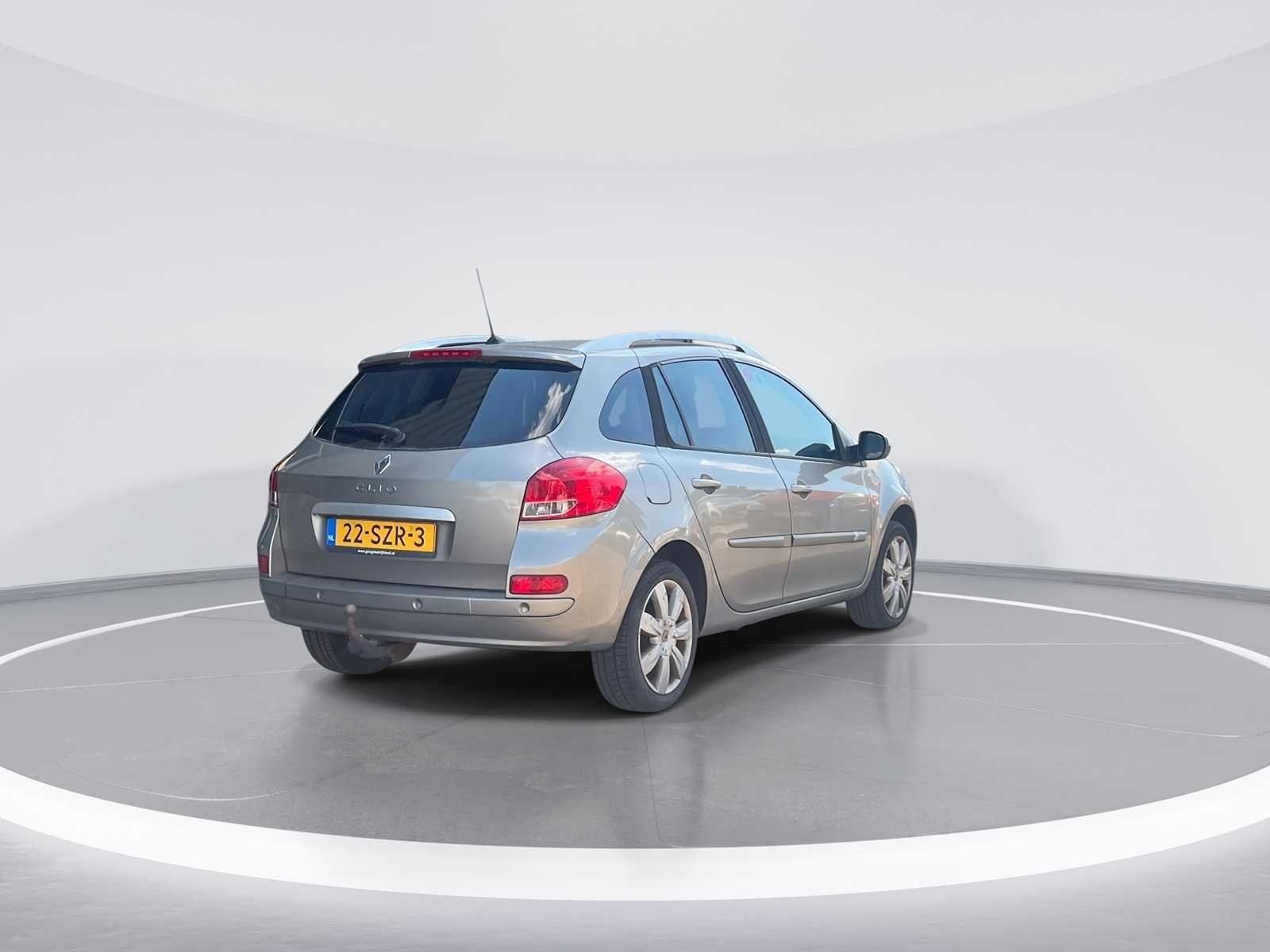 Renault Clio Estate 1.6-16V Night & Day 2012 | 22-SZR-3, Euro 5, Gebruikt, 57 €/maand, Clio