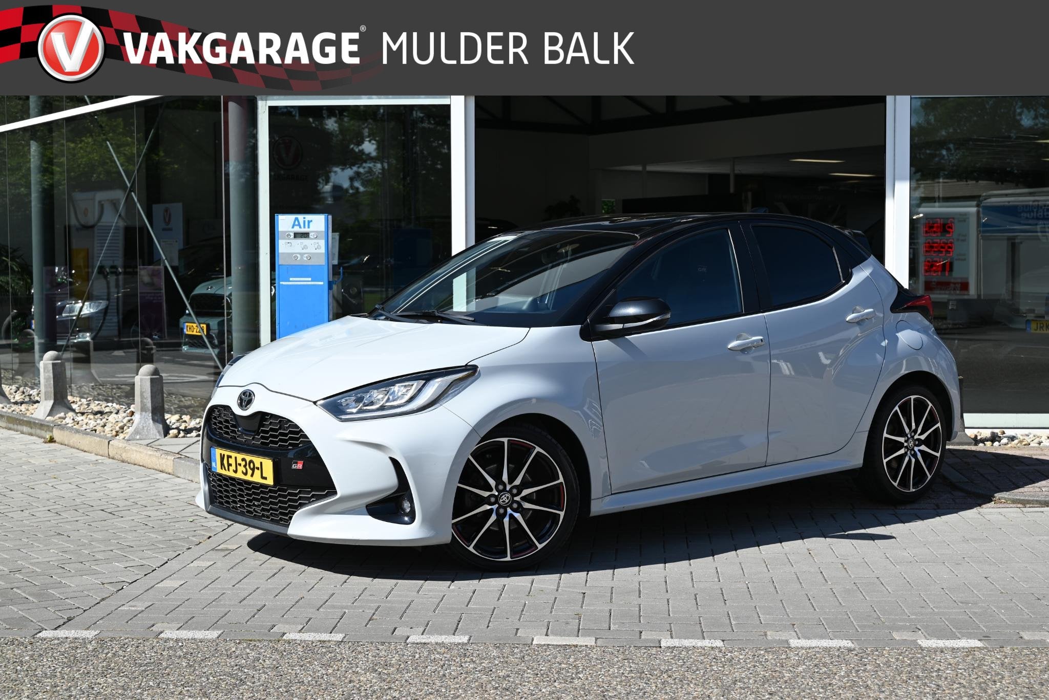 Toyota Yaris 1.5 Hybrid GR Sport, Auto's, 450 kg, Gebruikt, Euro 6, Wit