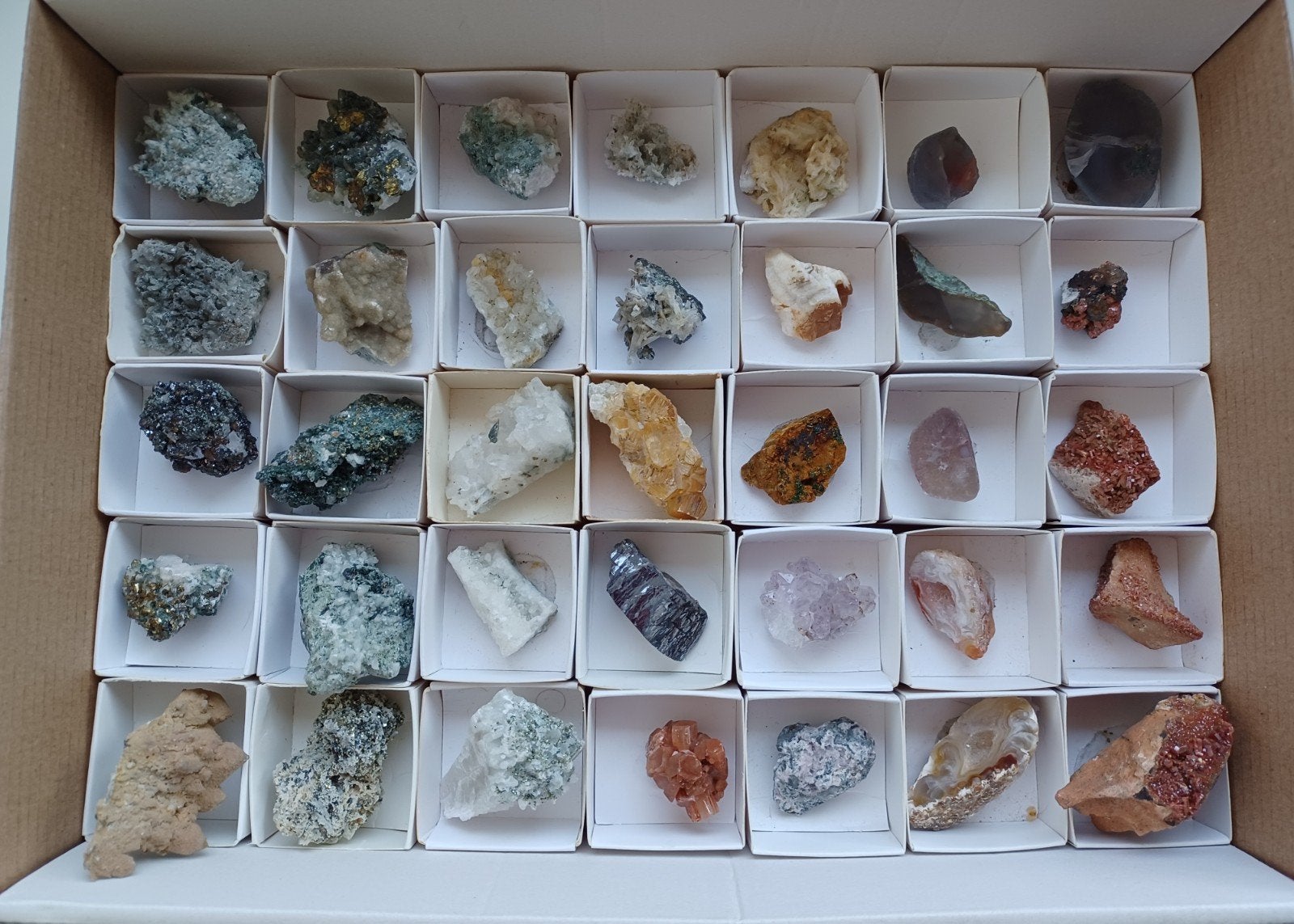 Verzameling met verschillende mineralen (35 stuks), Ophalen of Verzenden, Mineraal