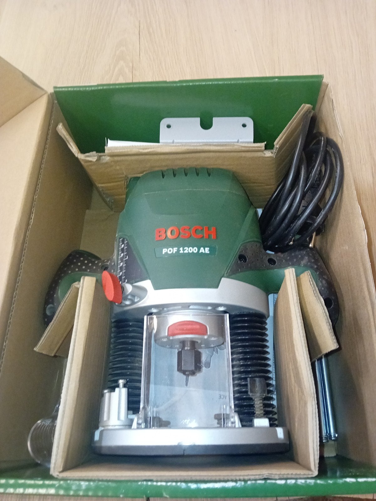 Bosch bovenfrees nieuw in doos, Info@tafelenmeer.nl, Nieuw, Info@tafelenmeer.nl, Bovenfrees