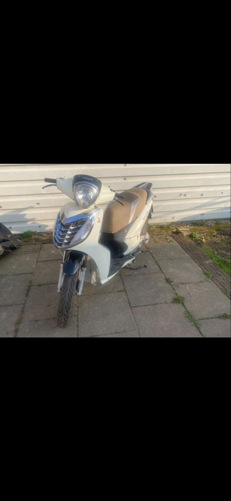 Malaguti Scooter - Wit/Zwart, Fietsen en Brommers, Ophalen of Verzenden, Gebruikt, Maximaal 45 km/u, Benzine