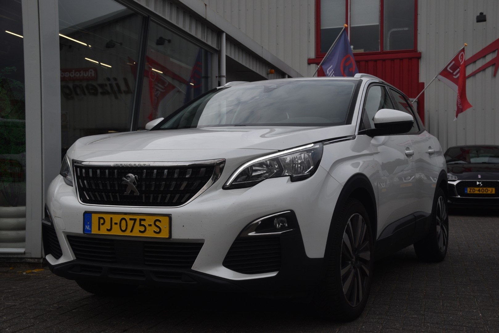 Peugeot 3008 1.2 PureTech Blue Lease Executive Carplay | PDC, Auto's, Stof, Gebruikt, Euro 6, 1199 cc