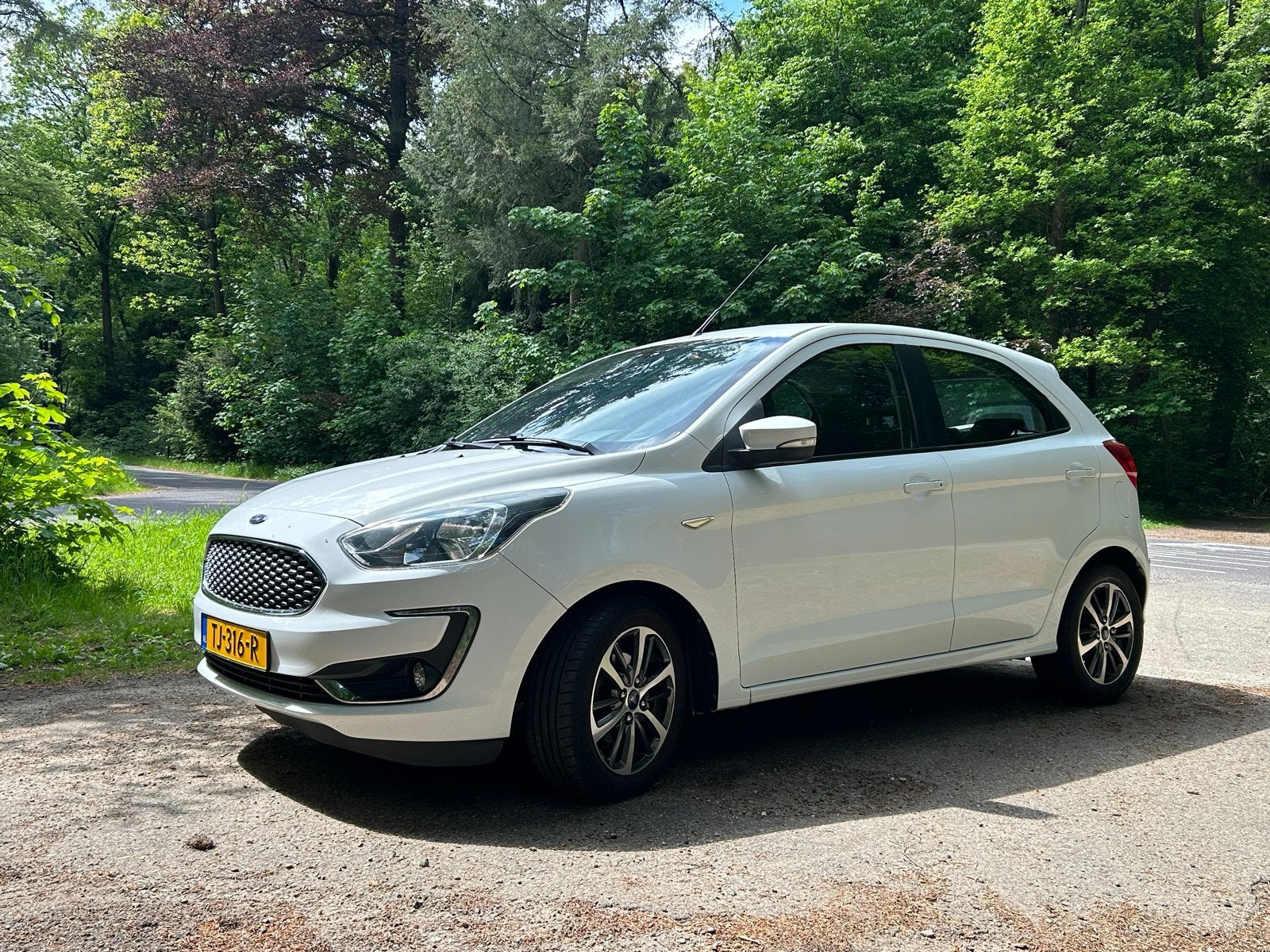 Ford Ka+1.2 85pk 2018 Wit, Auto's, Voorwielaandrijving, Stof, 40 €/maand, Zwart