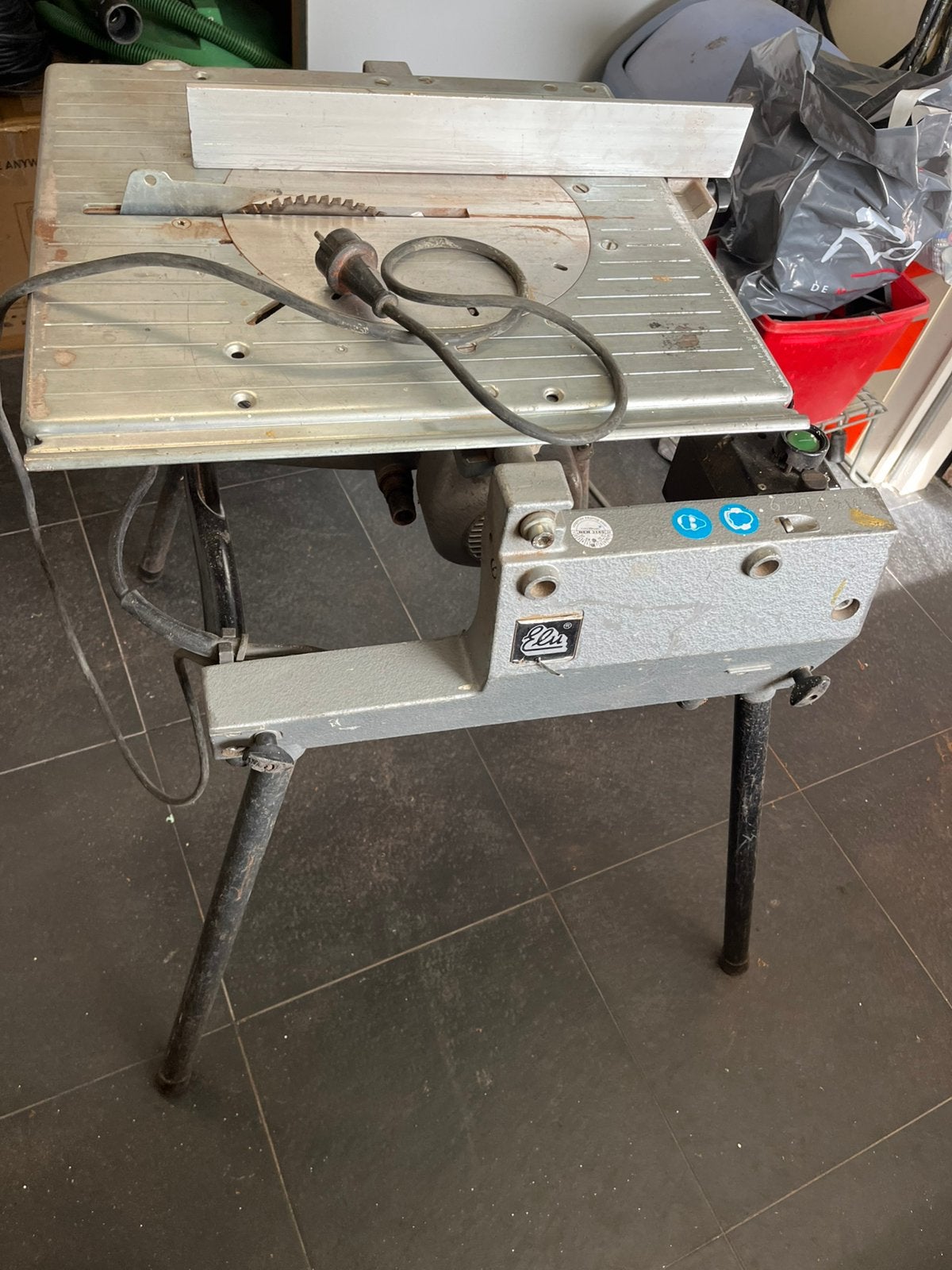 Te koop elu zaagtafel, Doe-het-zelf en Verbouw, Gereedschap | Zaagmachines, Ophalen, Cirkelzaag, Zo goed als nieuw, 30 tot 70 mm