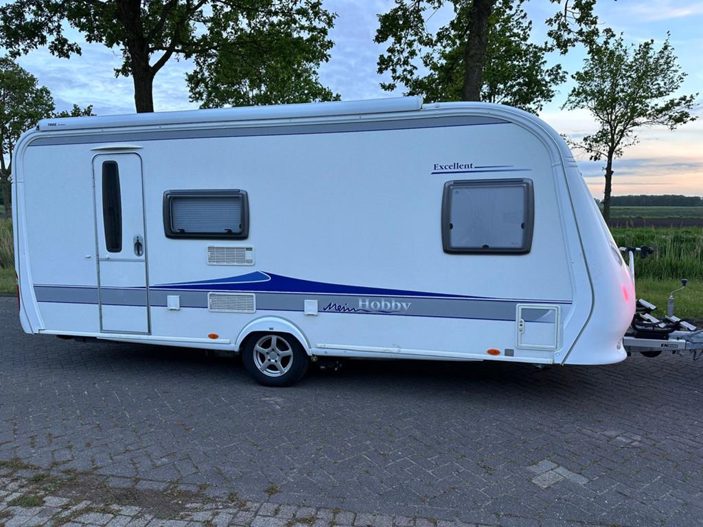 Hobby 500 KMFE.Mover, Fietsenrek, Voortent, Luifel en Airco!, Hobby, Treinzit, Particulier, Schokbreker