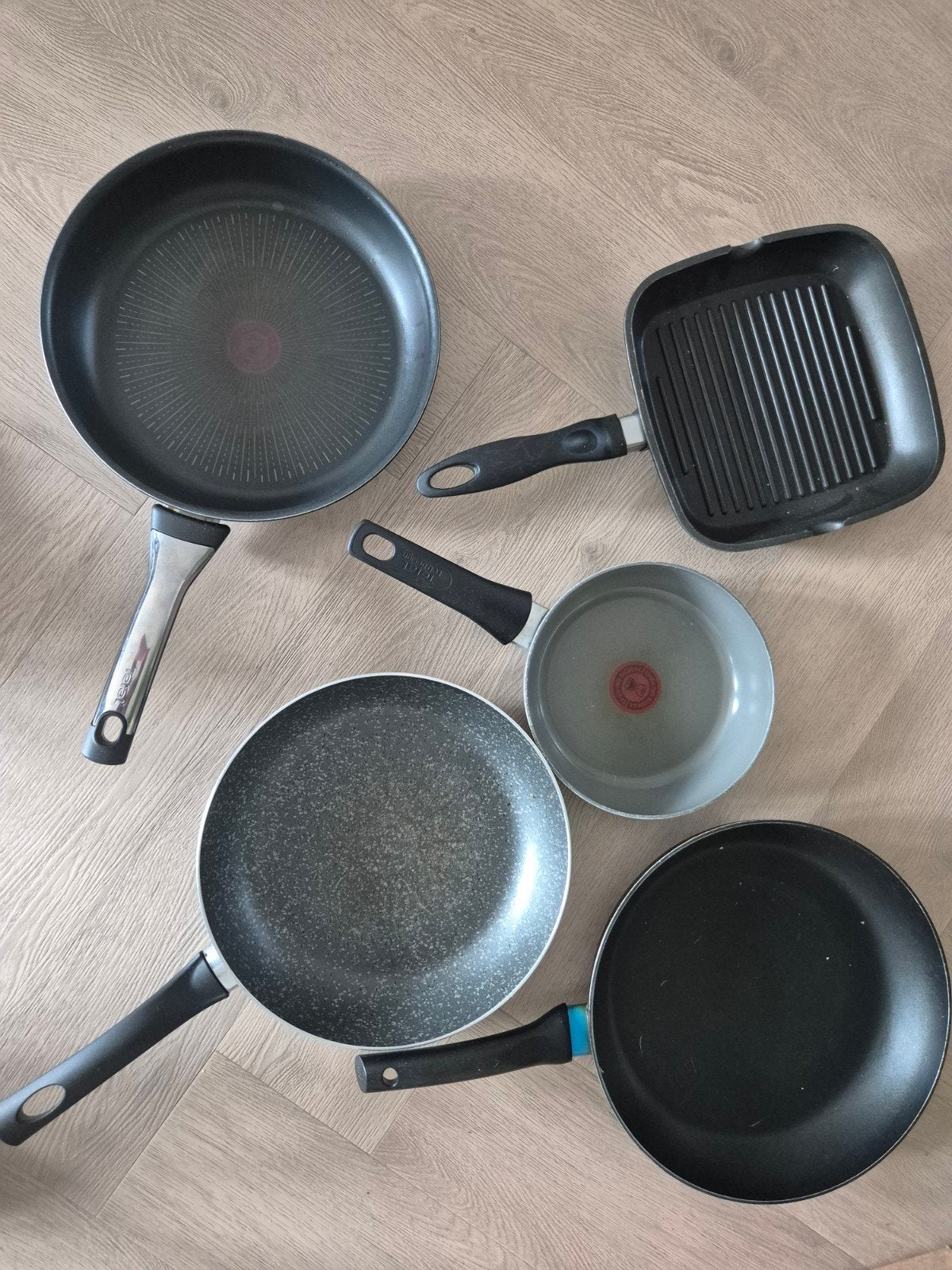 4 koekenpannen en 1 grillpan, Ophalen of Verzenden, Gebruikt, Rvs