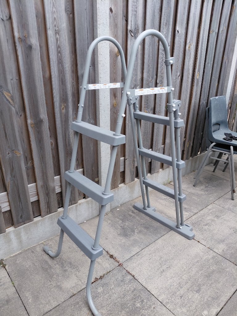 Zwembad trap, Ophalen, Zo goed als nieuw, Ladder