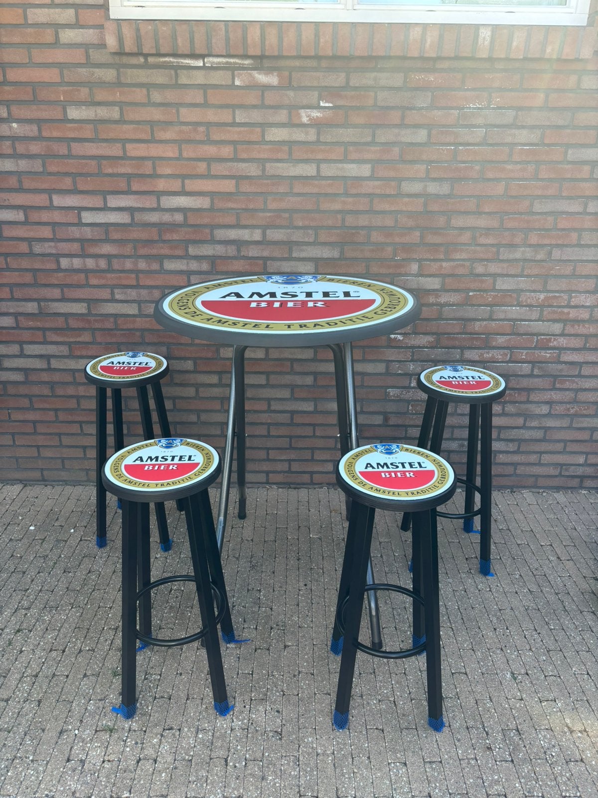 Foto 3 van Amstel bier set, barkrukken en statafel