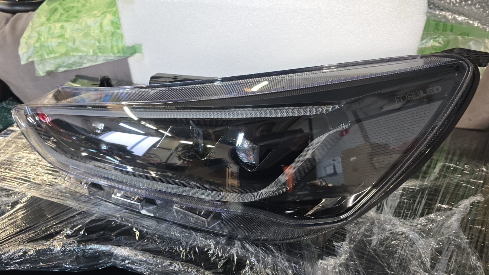 Ford Focus MK4 Facelift 22+ LED Koplamp Links NX7B-13E017-AK, Gebruikt, Info@ford.com, Ophalen of Verzenden, Ford