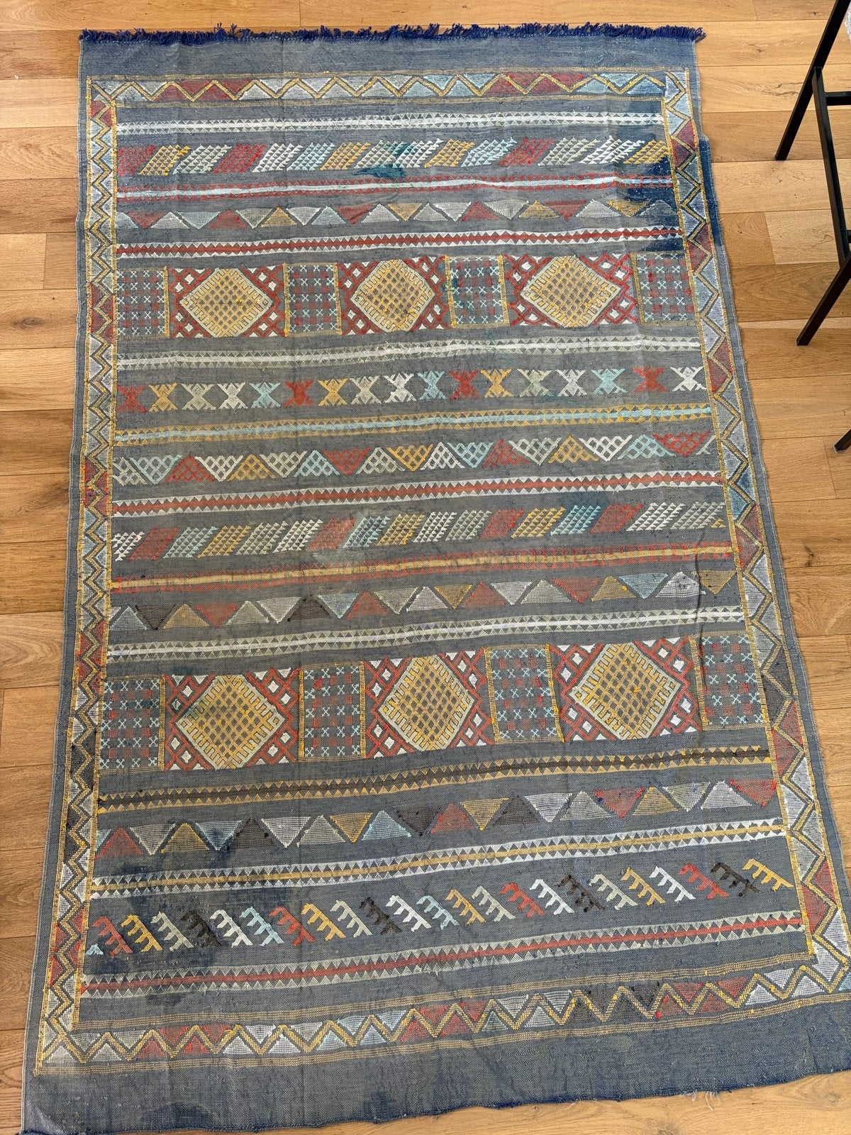 Vintage handgeweven Marokkaans vloerkleed, Huis en Inrichting, Stoffering | Tapijten en Kleden, Gebruikt, 100 tot 150 cm, Blauw