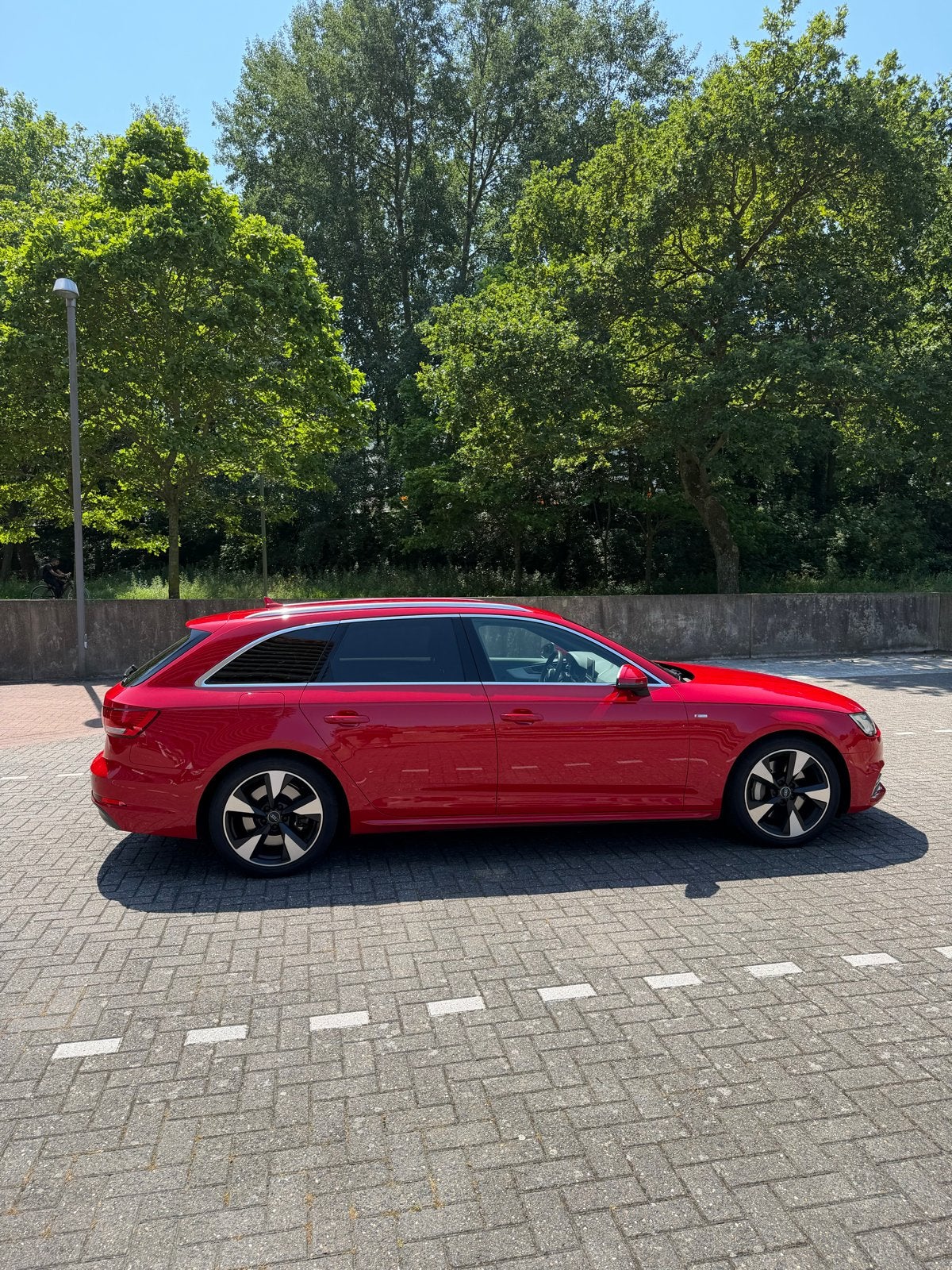 Audi A4 3.0 TDI Quattro 272 pk AV Tiptr8 2016 Rood, Auto's, Automaat, Dealer onderhouden, A4, Leder