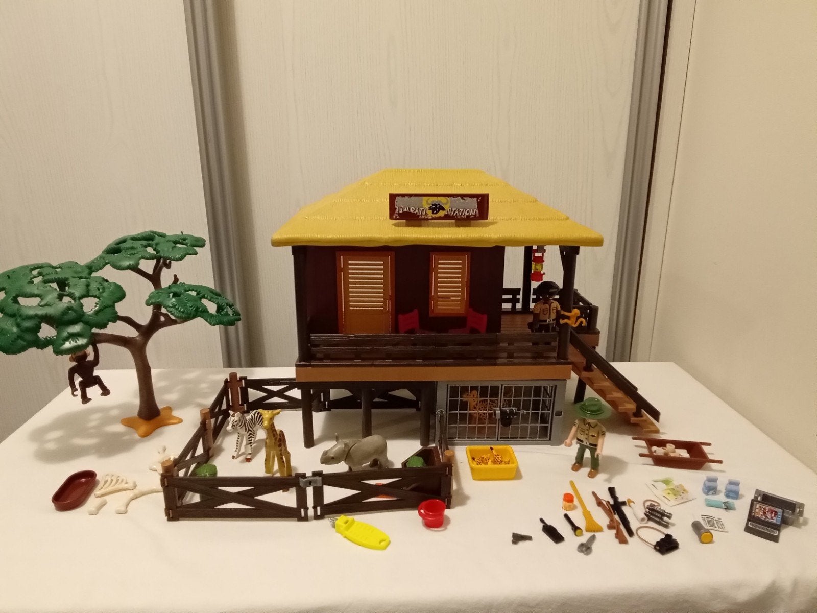 Playmobil 4826 wildlife station, verzorgingspost compleet, Wild life, Gebouw, Complete set, Ophalen of Verzenden
