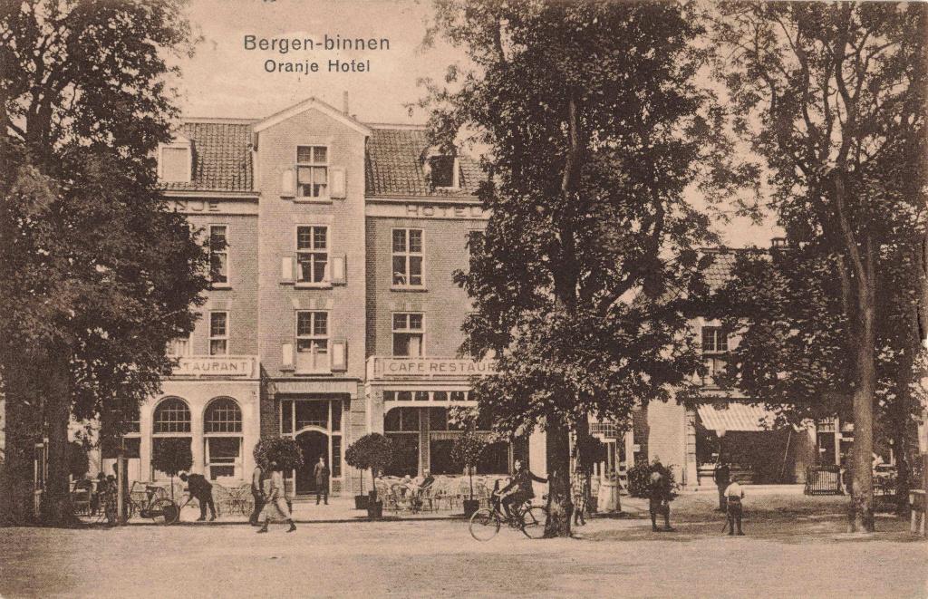 Bergen Binnen Oranje Hotel OM374, Ophalen, 1920 tot 1940, Gelopen, Noord-Holland