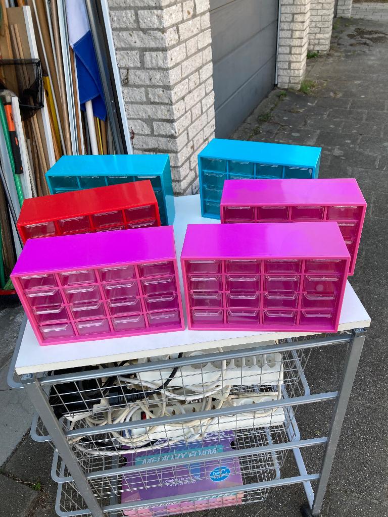 Opbergbakjes alleen de drie rose kleur zijn er nog, Ophalen, Doos, 100 cm of meer, 60 cm of meer